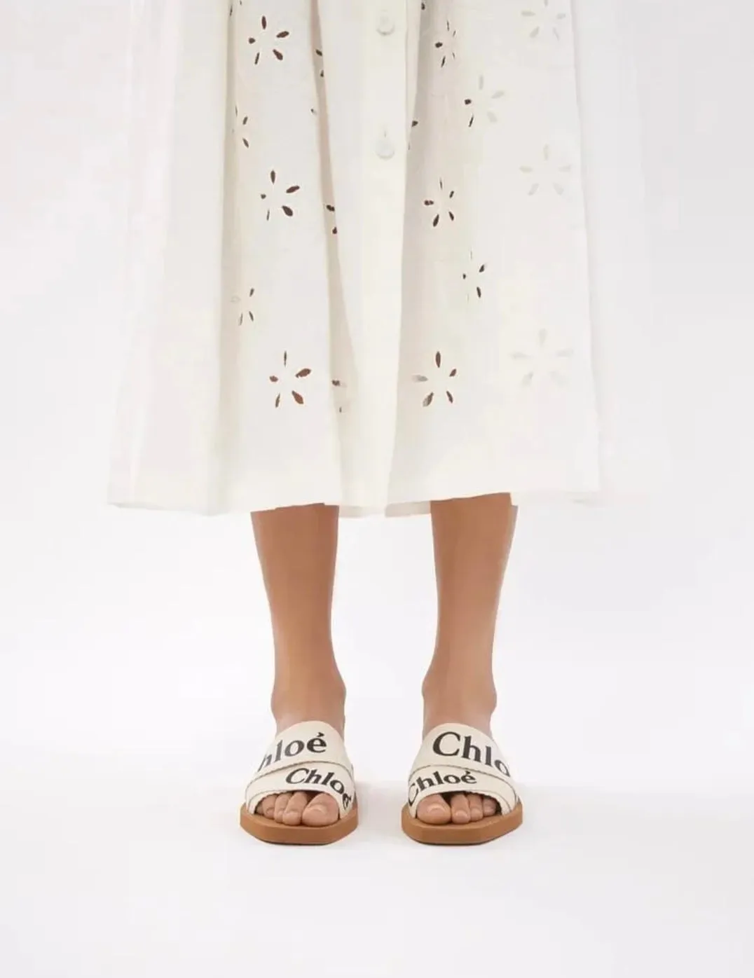 Chloe woody flat