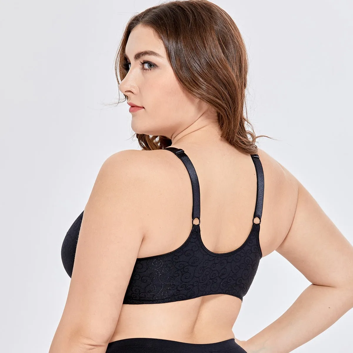 Holding up Underwire Black Full Coverage Bra